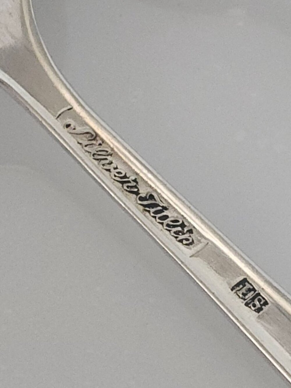 4 International Silver Tulip Soup Spoon round floral 1950s vtg minimalist MCM - Picture 5 of 8